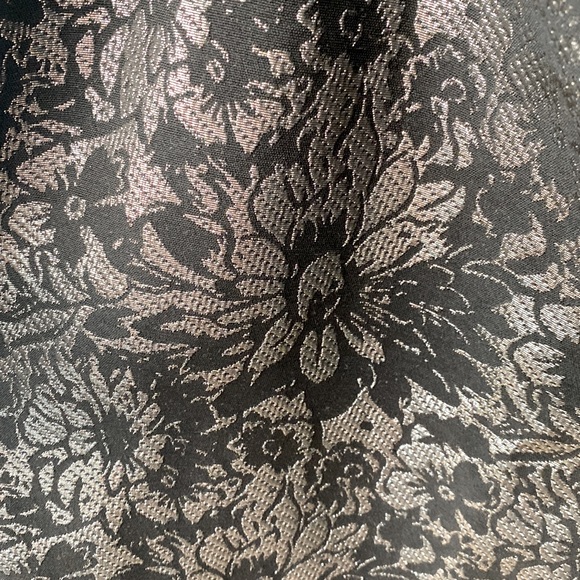 8P Calvin Klein 3/4 length black and silver brocade skirt - Picture 4 of 4